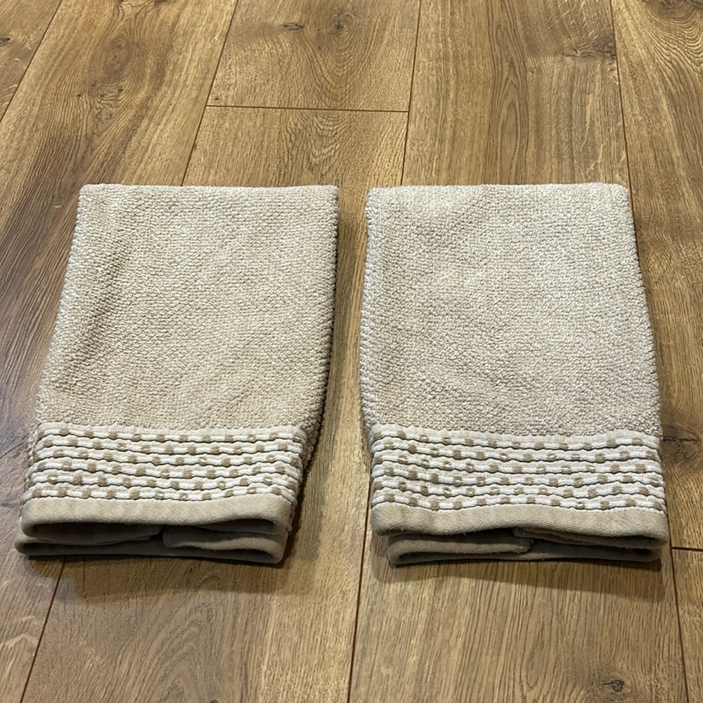 set of 2 Threshold hand towels